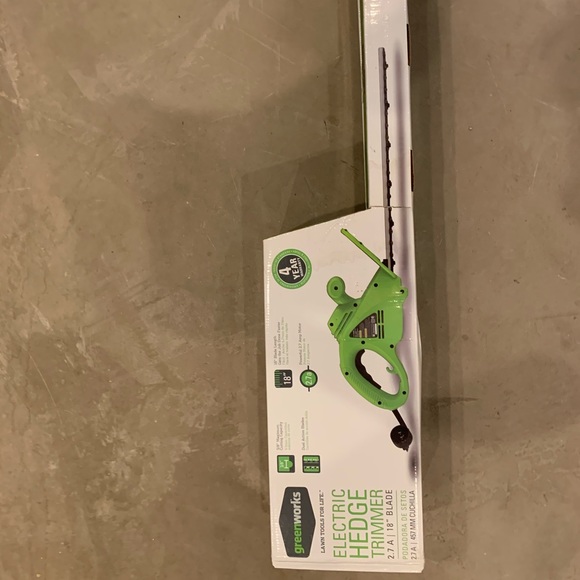Greenworks Electric Hedge Trimmer - Picture 5 of 8